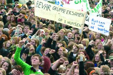 2. maj demonstrerede op mod 60.000 elever og studerende mod Bertel Haarders planer om at afskaffe gruppeeksamen - mon ikke de er på gaden igen den 17. maj for at fortsætte kampen. (Foto: Pamela Juhl, copyright)