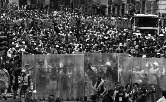 Protester mod G8, Genoa 2001